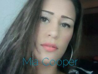 Mia_Cooper