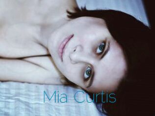 Mia_Curtis