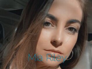 Mia_Riley
