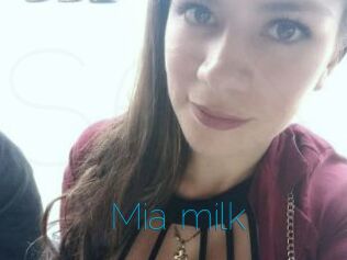 Mia_milk