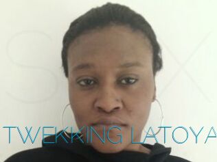 TWEKKING_LATOYA